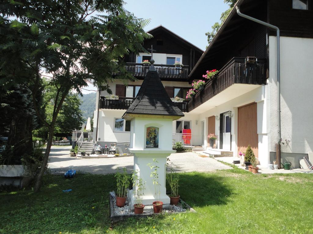 Ferienhaus Burgblick Treffen Extérieur photo