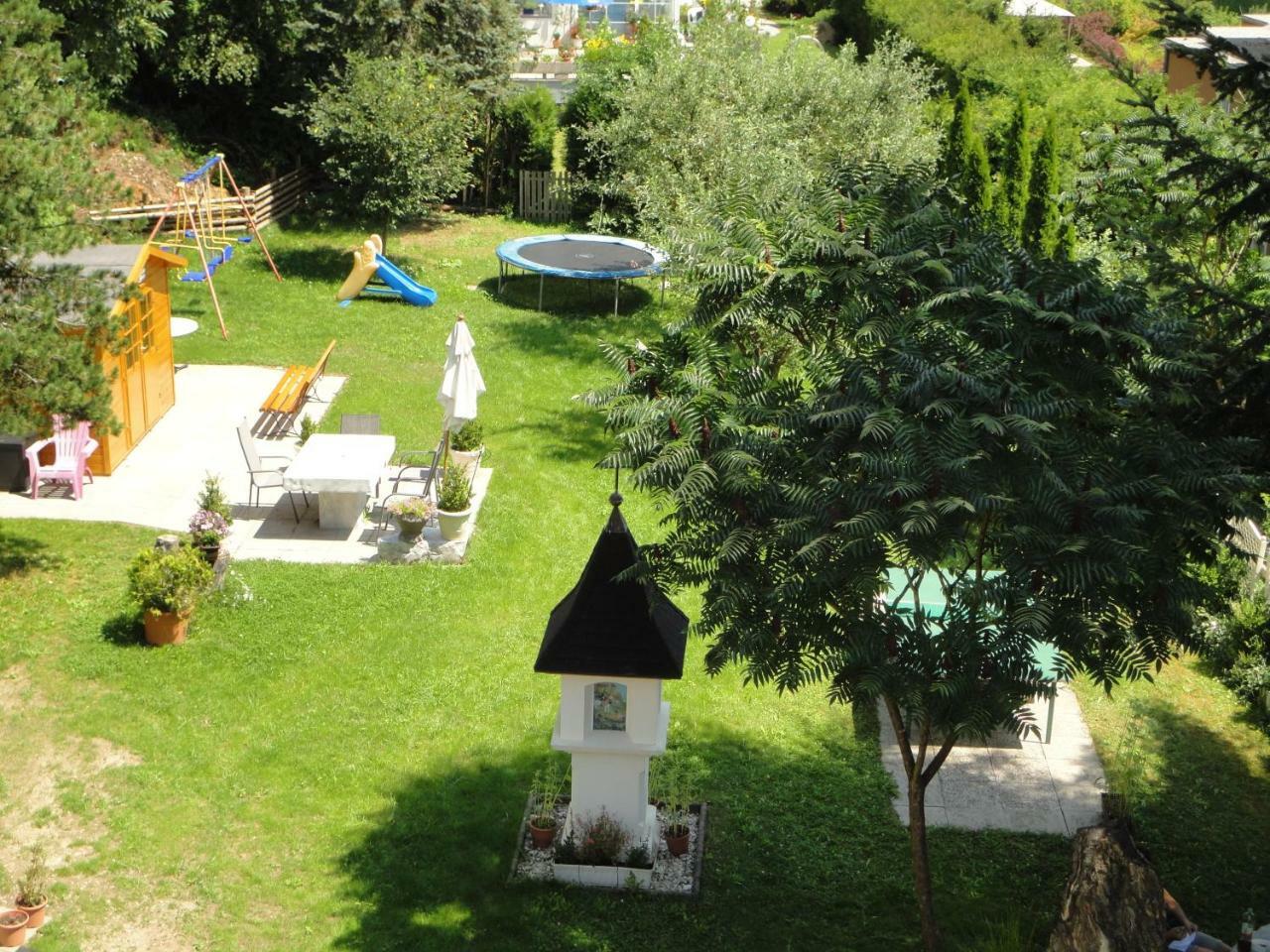 Ferienhaus Burgblick Treffen Extérieur photo